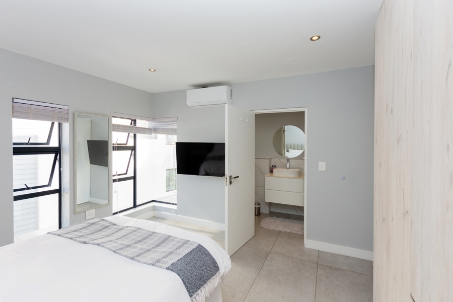 7 Bedroom Property for Sale in Calypso Beach Western Cape